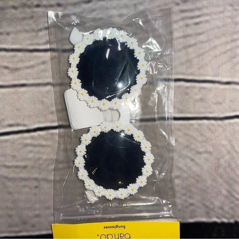 Bando daisy sunglasses